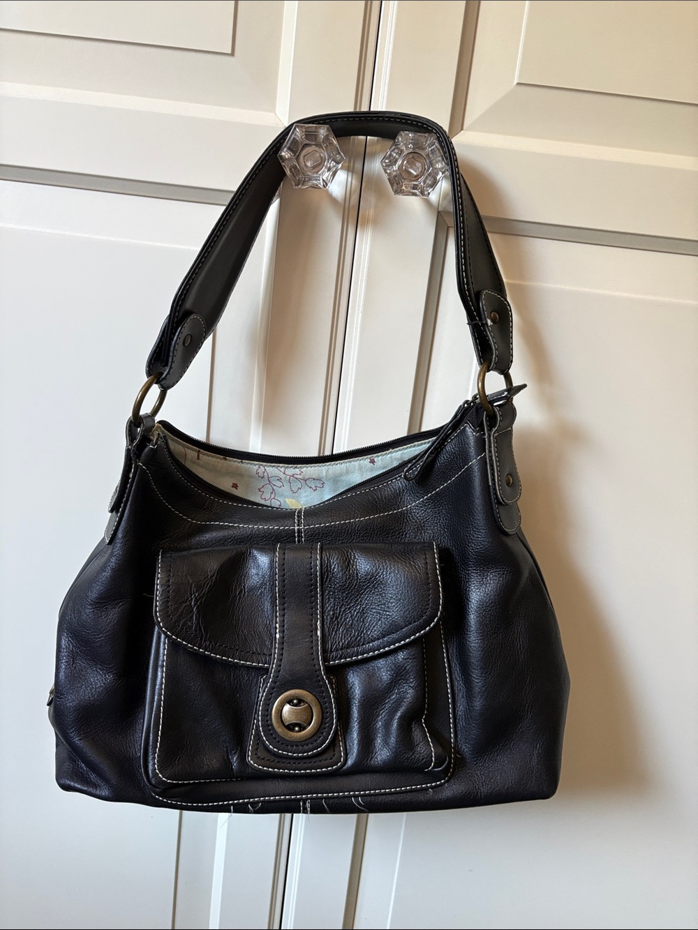 Franklin Covey Black Leather Shoulder Bag with Front Flap Pocket
